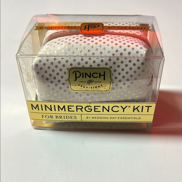 White and Gold Minimergency Kit for Brides - Picture 1 of 7